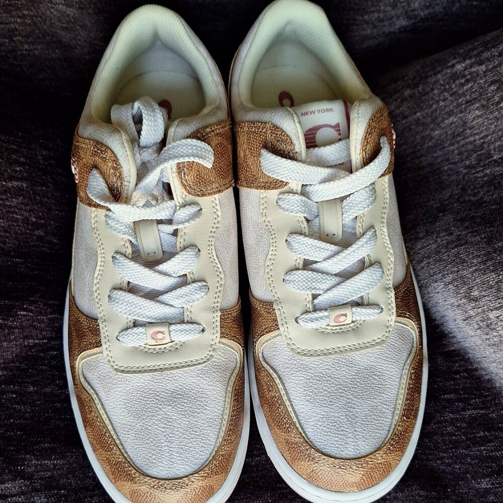 New Women's Coach Signature Leatherware Sneakers Beige & White Sizes 6.5, 8, 9.5 - Picture 3 of 5